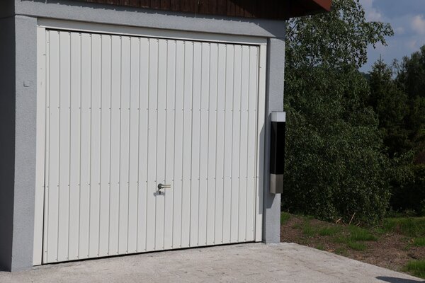 Wandlampe mit unsichtbarem Sicherheitssytem und dimmbarer LED